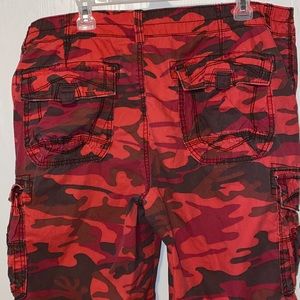 Union Bay Red Camo Cargo Shorts Size 40